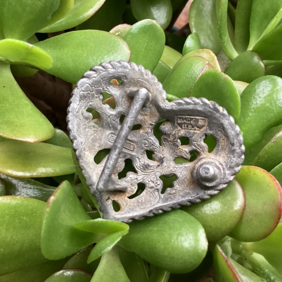 Vintage Heart Shaped Floral Design Etched Belt Buckle main image 4